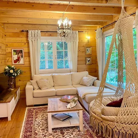 Bed & Breakfast Tre Bujtinat Gjinar *