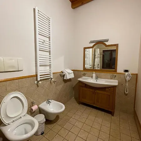 Bed & Breakfast Tre Bujtinat Gjinar Elbasan